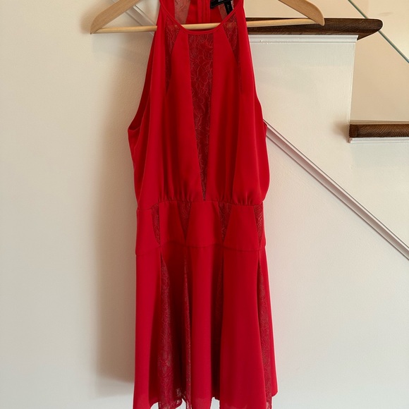Robe BCBGmaxazria rouge et dentelle - Picture 2 of 5